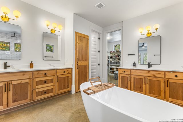 211 Spacious Sky, San Antonio, TX 78260