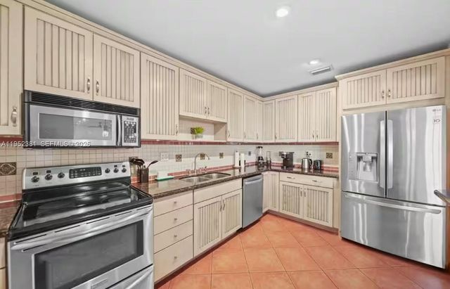 2424 NE 9th St 307, Fort Lauderdale, FL 33304