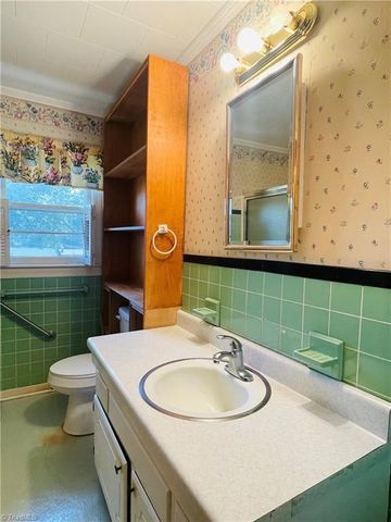 201 Broadview Avenue, Lexington, NC 27295