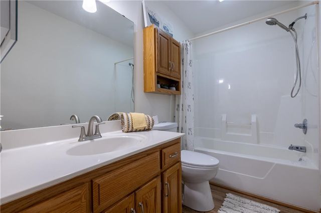 4608 Heatherwood Court, St Joseph, MO 64506