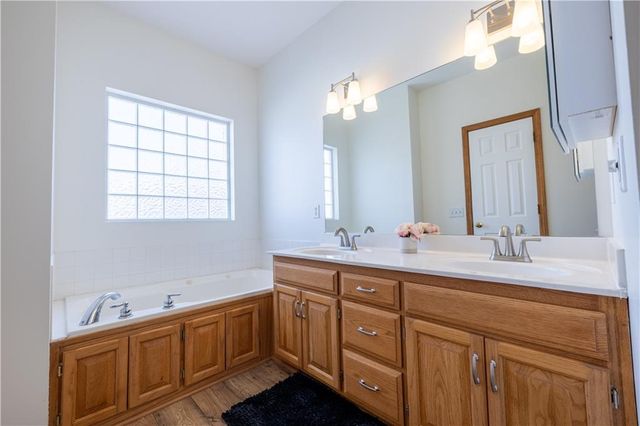 4608 Heatherwood Court, St Joseph, MO 64506