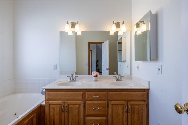 4608 Heatherwood Court, St Joseph, MO 64506