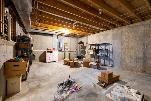 4608 Heatherwood Court, St Joseph, MO 64506