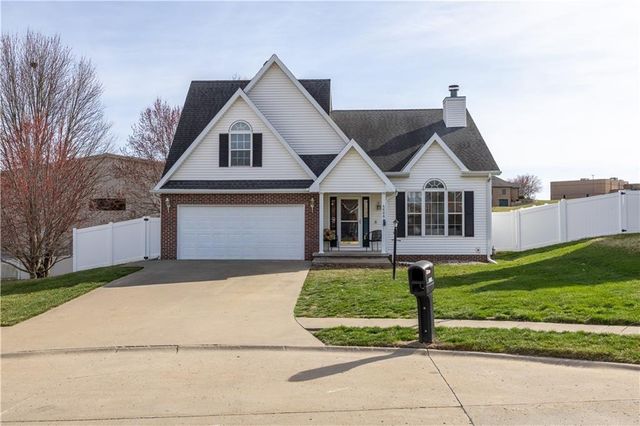 4608 Heatherwood Court, St Joseph, MO 64506