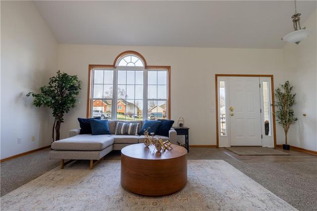 4608 Heatherwood Court, St Joseph, MO 64506