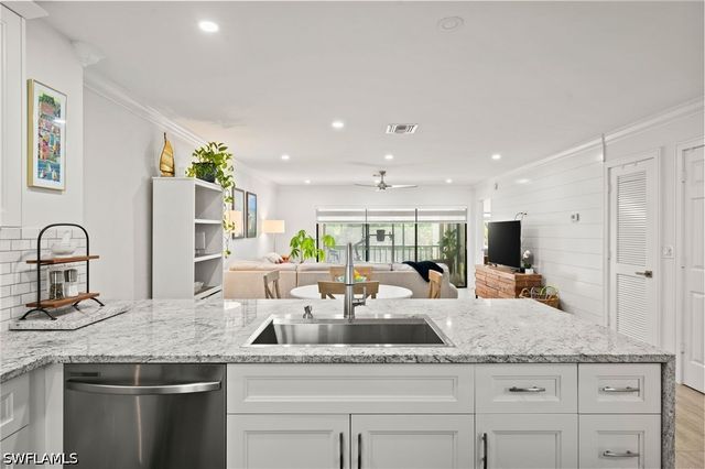 1656 Spoonbill LN B, Naples, FL 34105