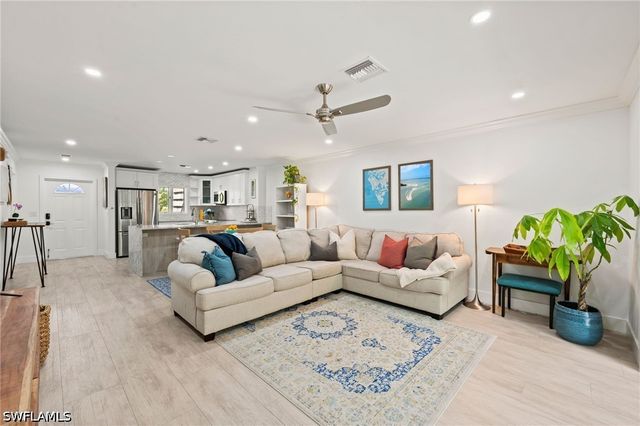 1656 Spoonbill LN B, Naples, FL 34105