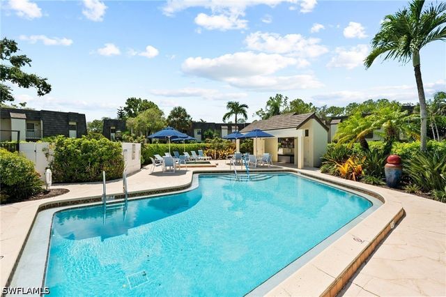 1656 Spoonbill LN B, Naples, FL 34105