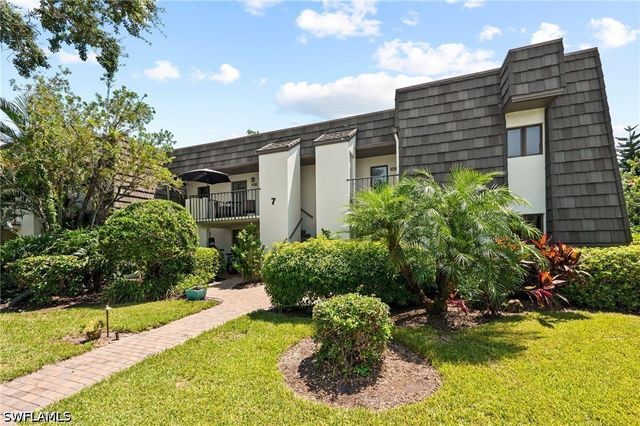 1656 Spoonbill LN B, Naples, FL 34105