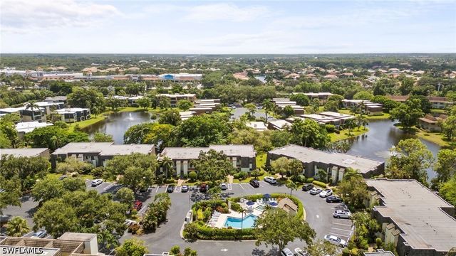 1656 Spoonbill LN B, Naples, FL 34105