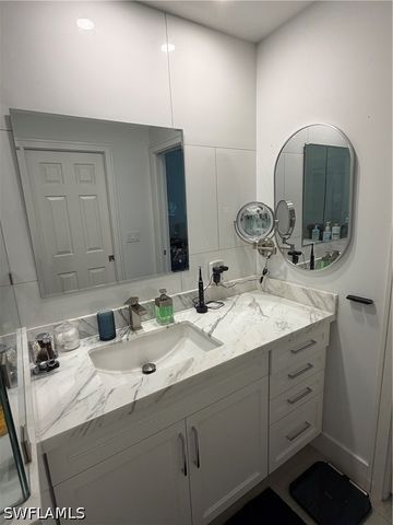 1656 Spoonbill LN B, Naples, FL 34105