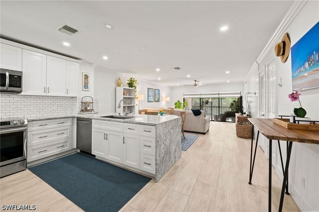 1656 Spoonbill LN B, Naples, FL 34105