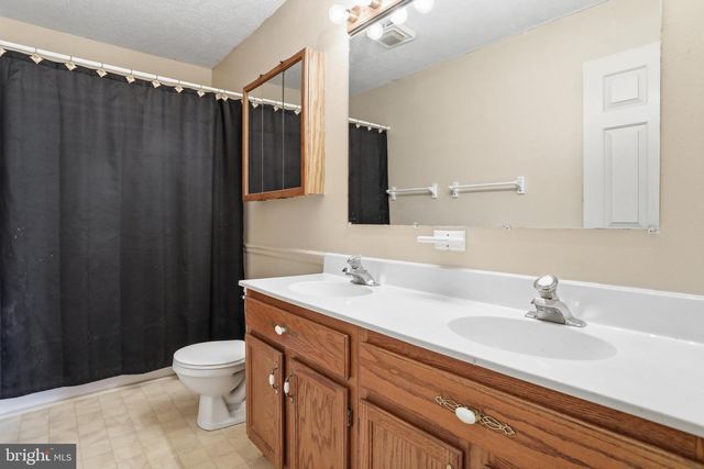 133 WILDFLOWER CREEK DR, Martinsburg, WV 25404