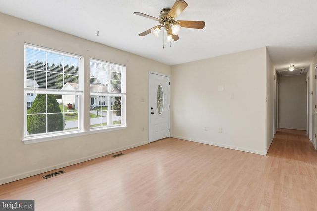 133 WILDFLOWER CREEK DR, Martinsburg, WV 25404