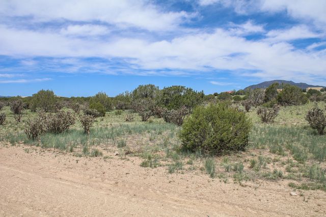 16 Neighborly Way, Edgewood, NM 87015