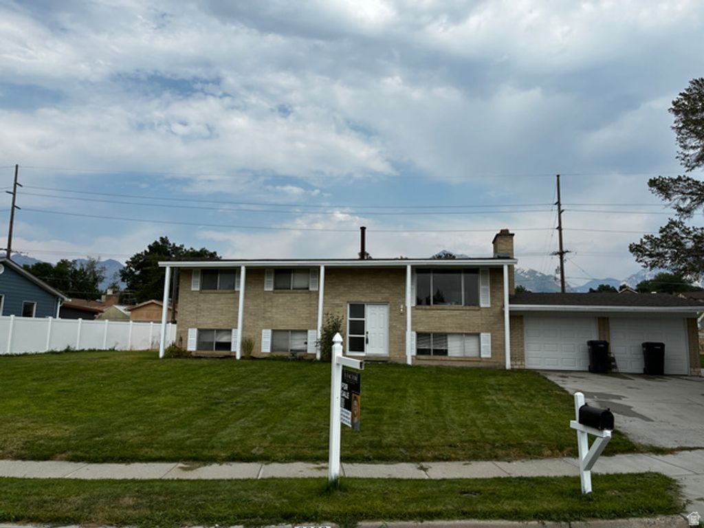8629 S VAQUERO DR, Sandy, UT 84094