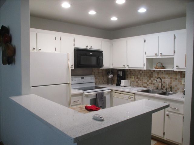101 CAMBRIDGE TRAIL 211, Sun City Center, FL 33573
