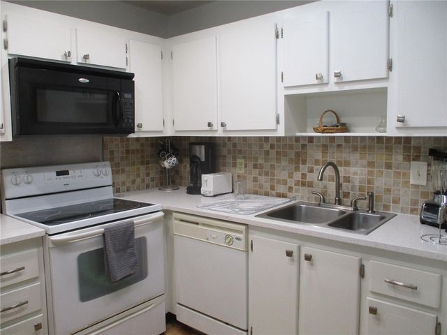 101 CAMBRIDGE TRAIL 211, Sun City Center, FL 33573