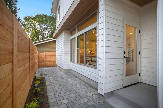 10183 NE 112th Place, Kirkland, WA 98033