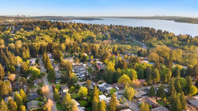 10183 NE 112th Place, Kirkland, WA 98033