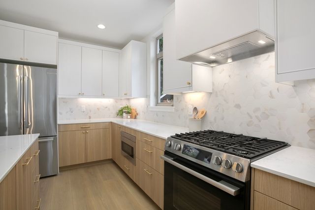 10183 NE 112th Place, Kirkland, WA 98033
