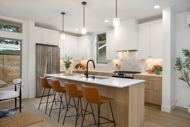 10183 NE 112th Place, Kirkland, WA 98033