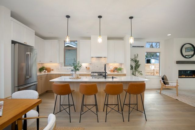 10183 NE 112th Place, Kirkland, WA 98033