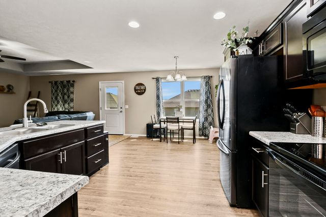 1346 S Marseilles Avenue, Republic, MO 65738