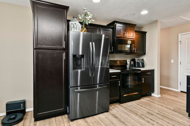 1346 S Marseilles Avenue, Republic, MO 65738