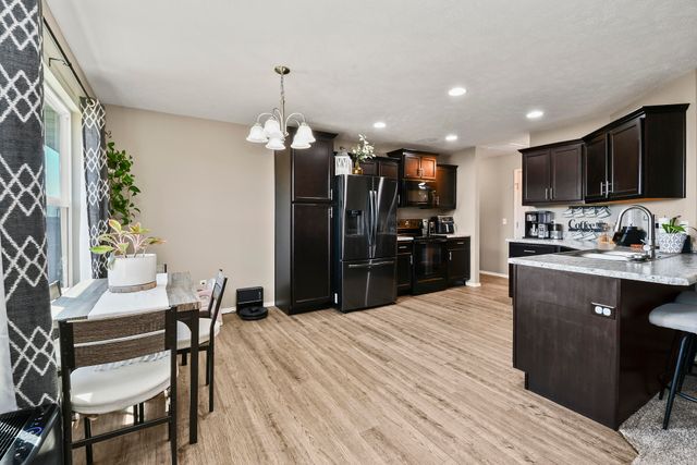 1346 S Marseilles Avenue, Republic, MO 65738