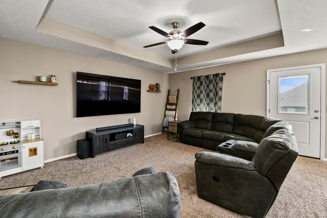 1346 S Marseilles Avenue, Republic, MO 65738