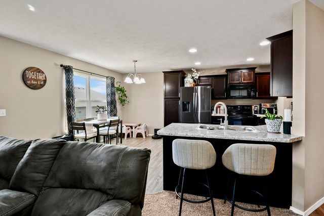 1346 S Marseilles Avenue, Republic, MO 65738