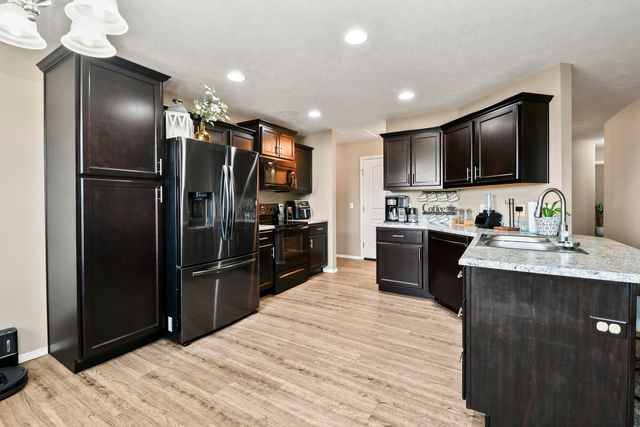 1346 S Marseilles Avenue, Republic, MO 65738