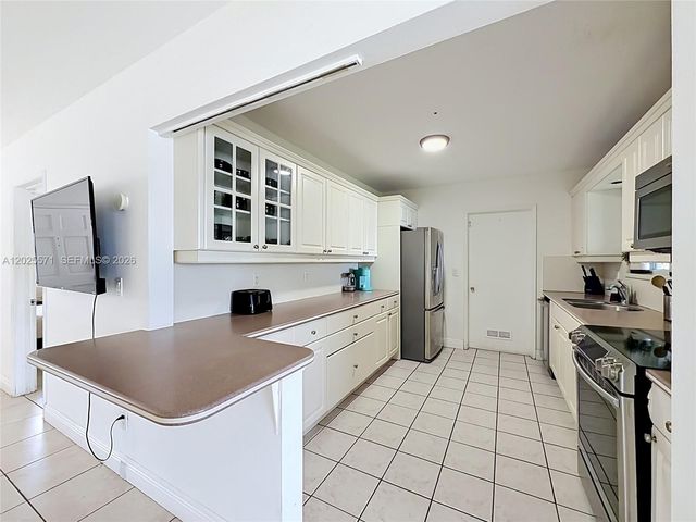 2501 NE 209th Ter, Miami, FL 33180