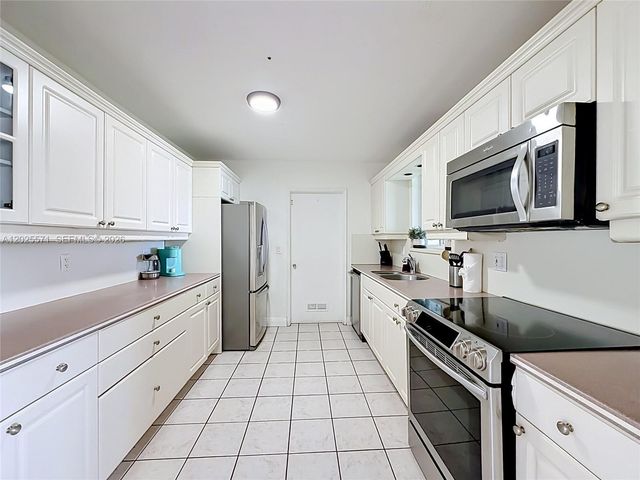 2501 NE 209th Ter, Miami, FL 33180