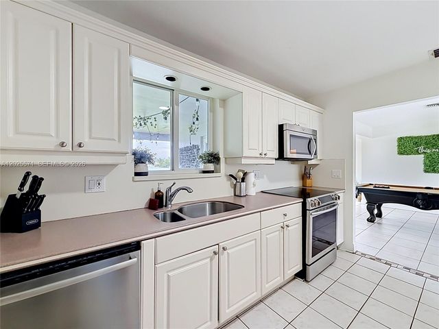 2501 NE 209th Ter, Miami, FL 33180