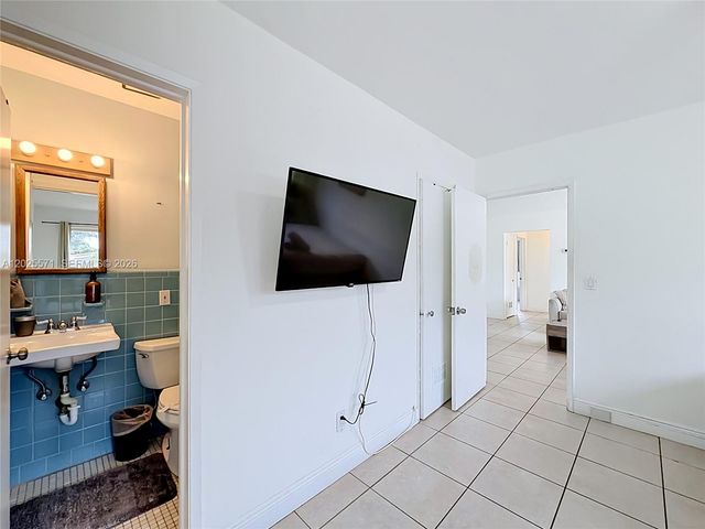 2501 NE 209th Ter, Miami, FL 33180