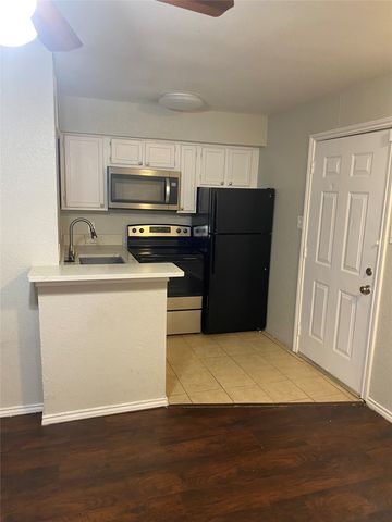 9821 Walnut Street 304, Dallas, TX 75243