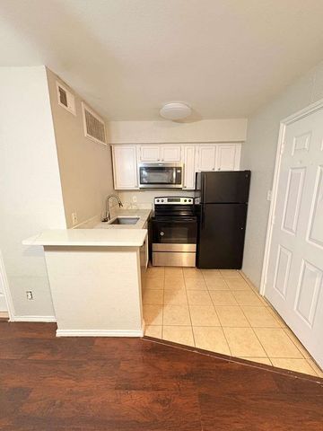 9821 Walnut Street 304, Dallas, TX 75243