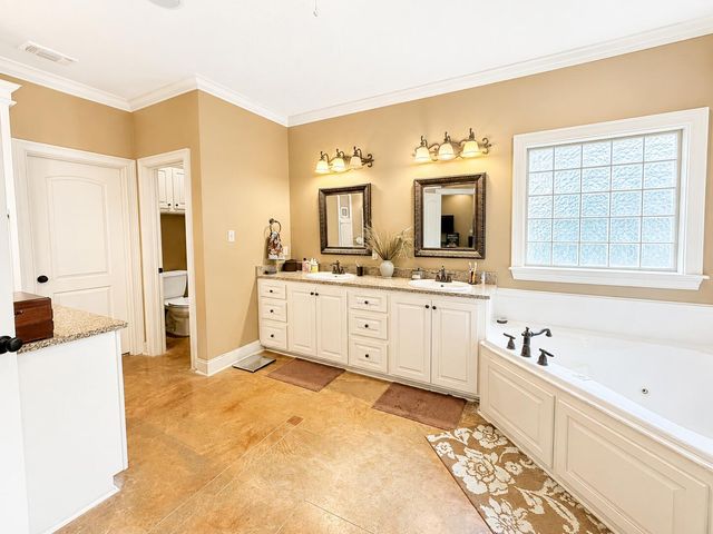 121 Lake Estates Dr., Hattiesburg, MS 39402