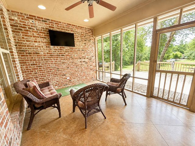 121 Lake Estates Dr., Hattiesburg, MS 39402