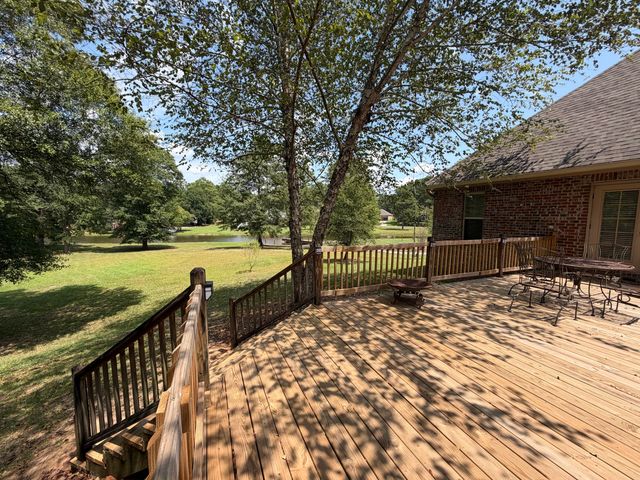 121 Lake Estates Dr., Hattiesburg, MS 39402