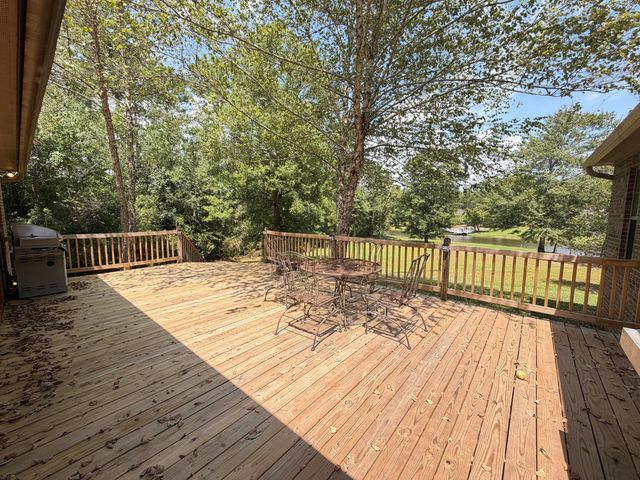 121 Lake Estates Dr., Hattiesburg, MS 39402