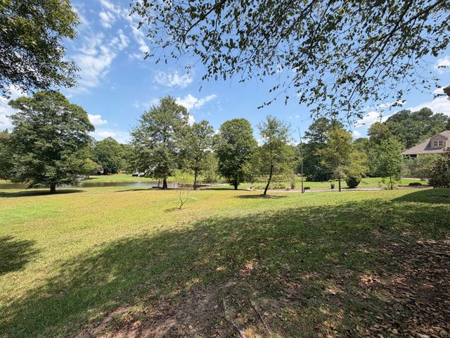 121 Lake Estates Dr., Hattiesburg, MS 39402