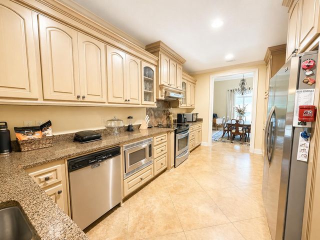 121 Lake Estates Dr., Hattiesburg, MS 39402