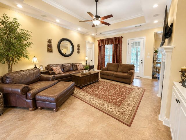 121 Lake Estates Dr., Hattiesburg, MS 39402