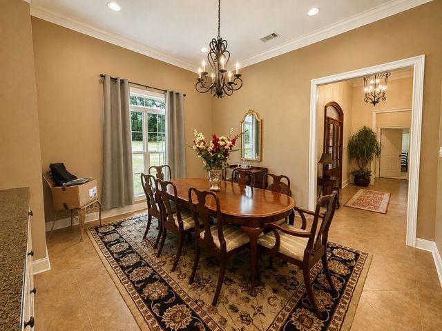 121 Lake Estates Dr., Hattiesburg, MS 39402