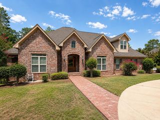 121 Lake Estates Dr., Hattiesburg, MS 39402