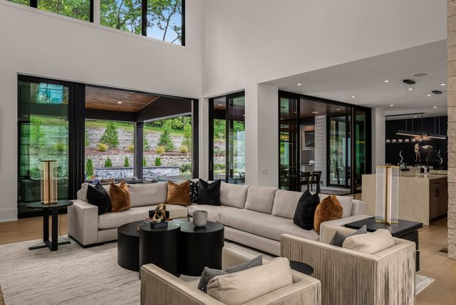 4600 Shys Hill Rd, Nashville, TN 37215