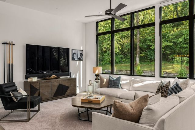 4600 Shys Hill Rd, Nashville, TN 37215